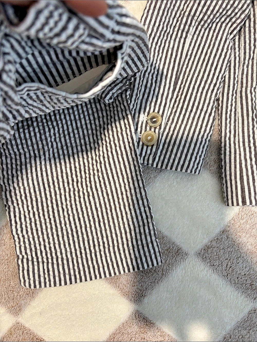 crazy 8 seersucker Striped Set Size 12-24M Like New - Picture 11 of 12